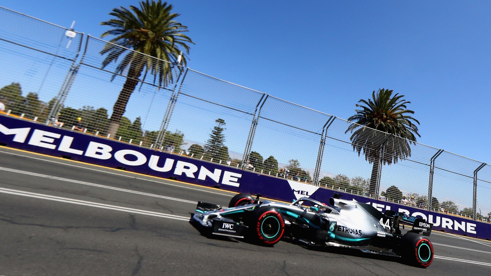 Lewis Hamilton dans la Mercedes-Benz W10 à Melbourne