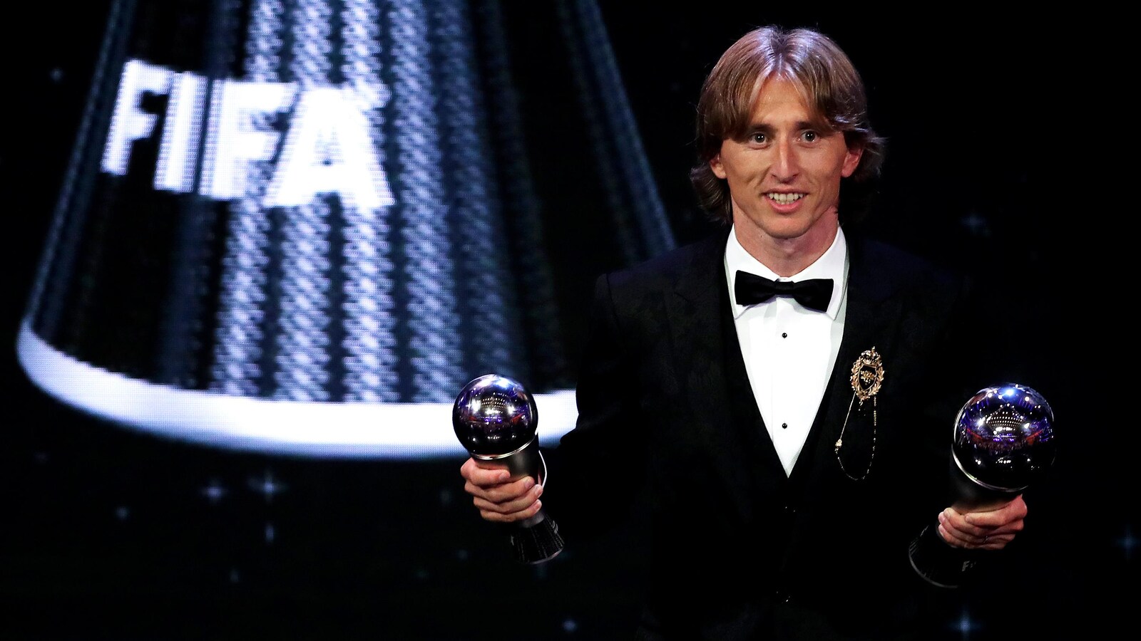 Luka Modric sur scène avec ses trophées
