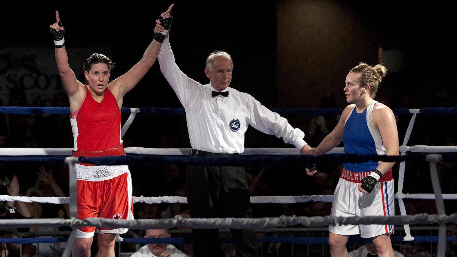 Défaite d'Ariane Fortin (droite) contre sa rivale canadienne Mary Spencer (gauche) en 2012
