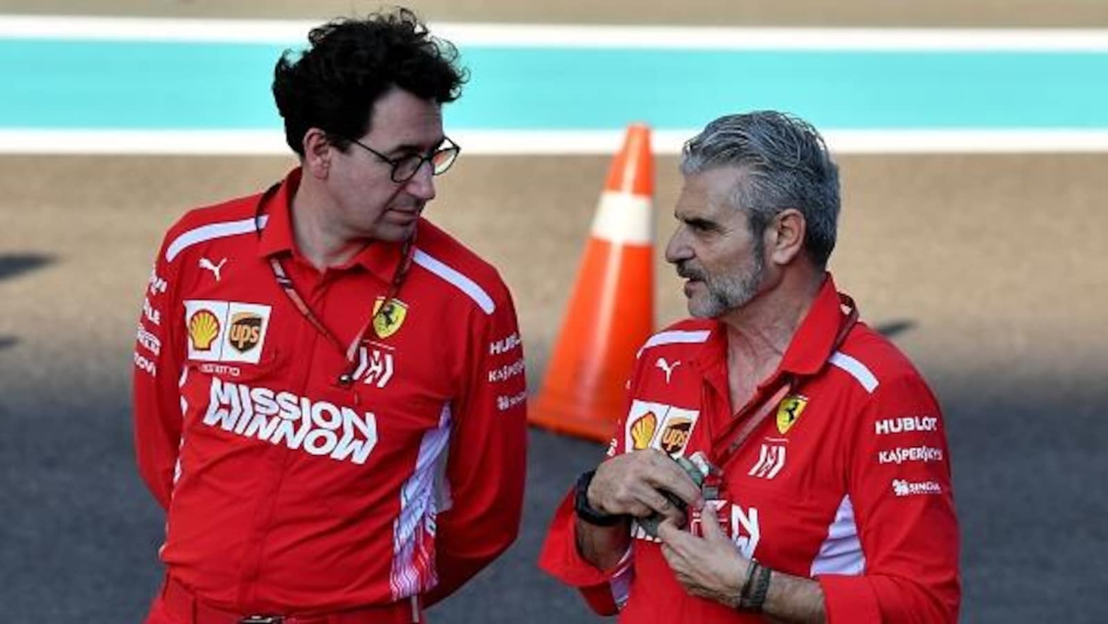 Mattia Binotto (à gauche) a été choisi pour succéder à Maurizio Arrivabene (à droite) comme patron de la Scuderia.