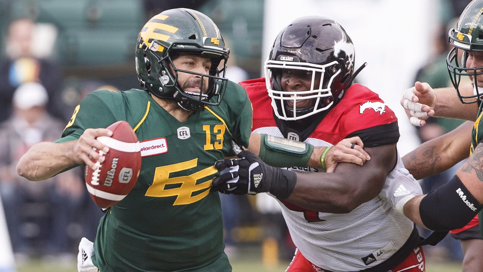 Mike Reilly (à gauche)