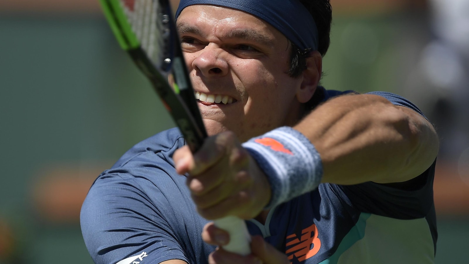 Milos Raonic en action contre l'Autrichien Dominic Thiem, en demi-finale du tournoi d'Indian Wells.