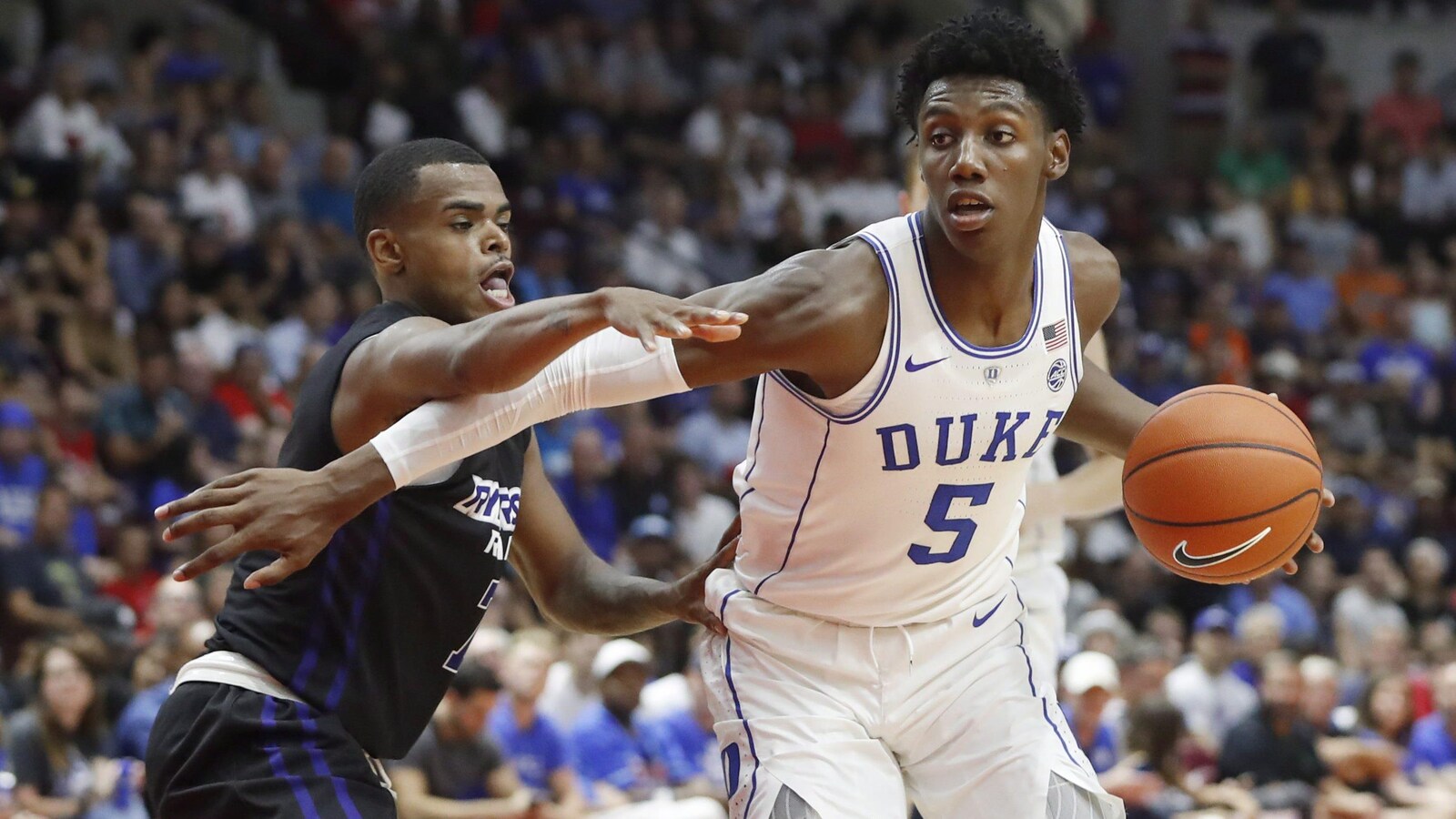 Myles Charvis (à gauche) et R.J. Barrett