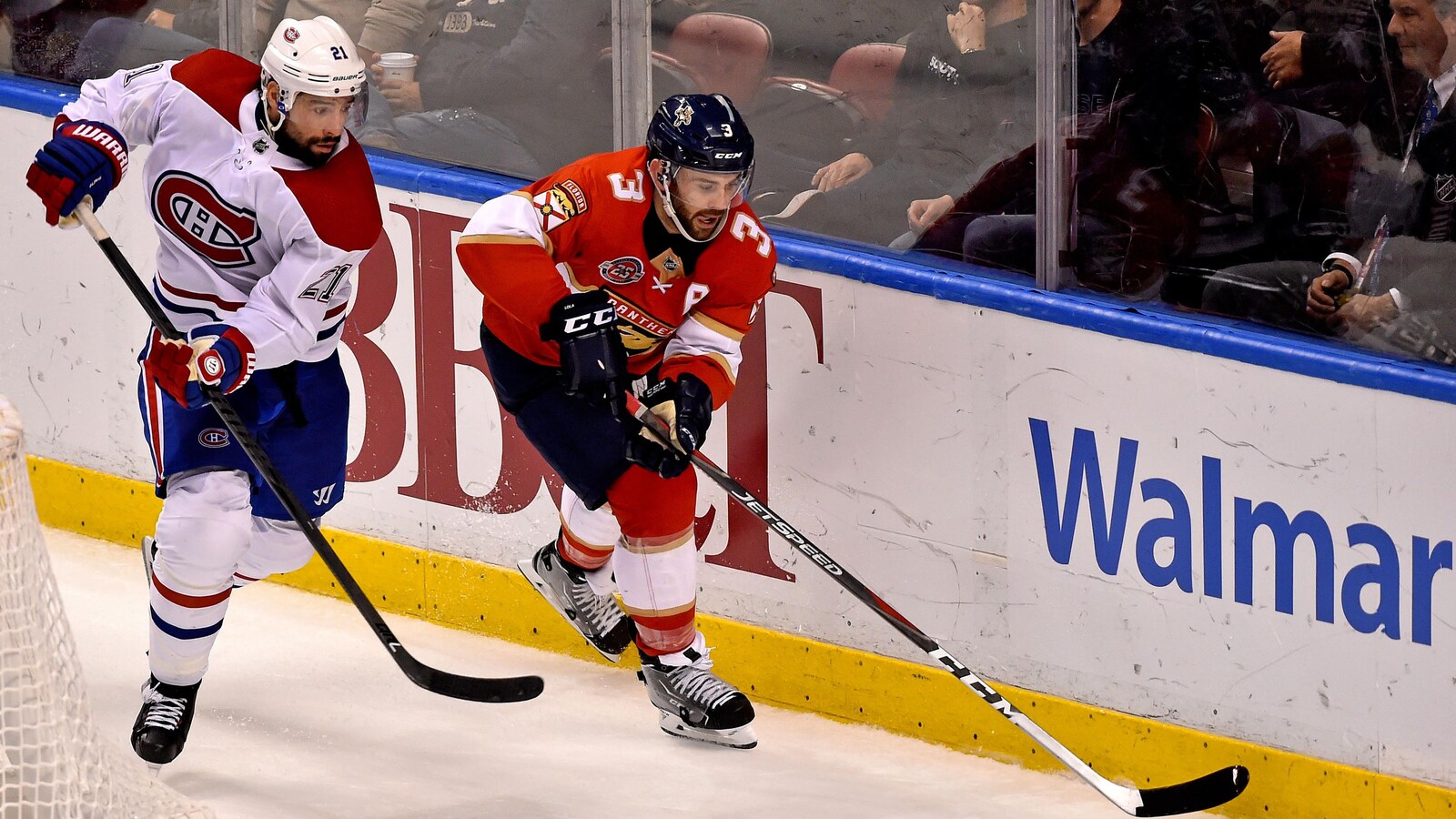 Nate Thompson (à gauche) et Keith Yandle