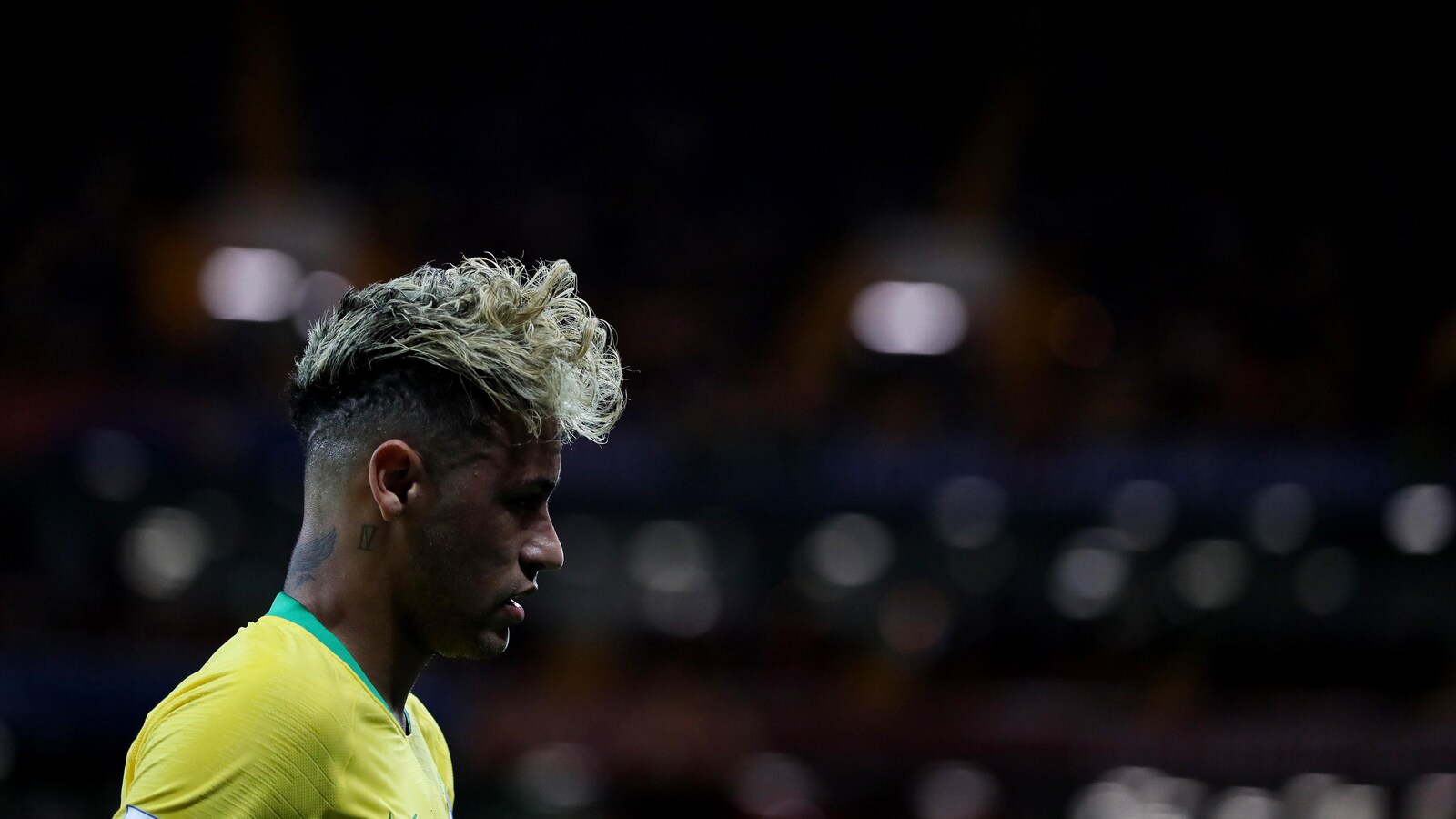 Neymar dans les lumières du stade de Rostov