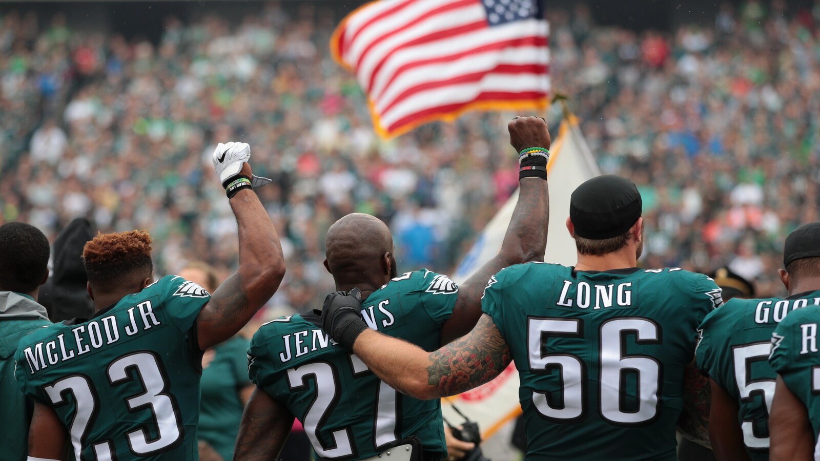 Rodney McLeod #23, Malcolm Jenkins #27 et Chris Long #56 des Eagles de Philadelphie.