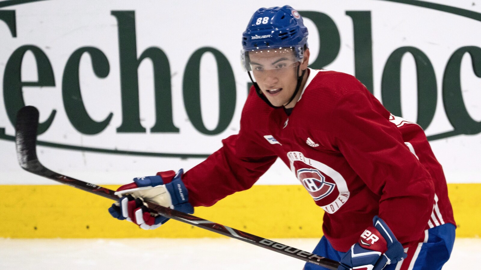Nick Suzuki à l'entraînement avec le Canadien