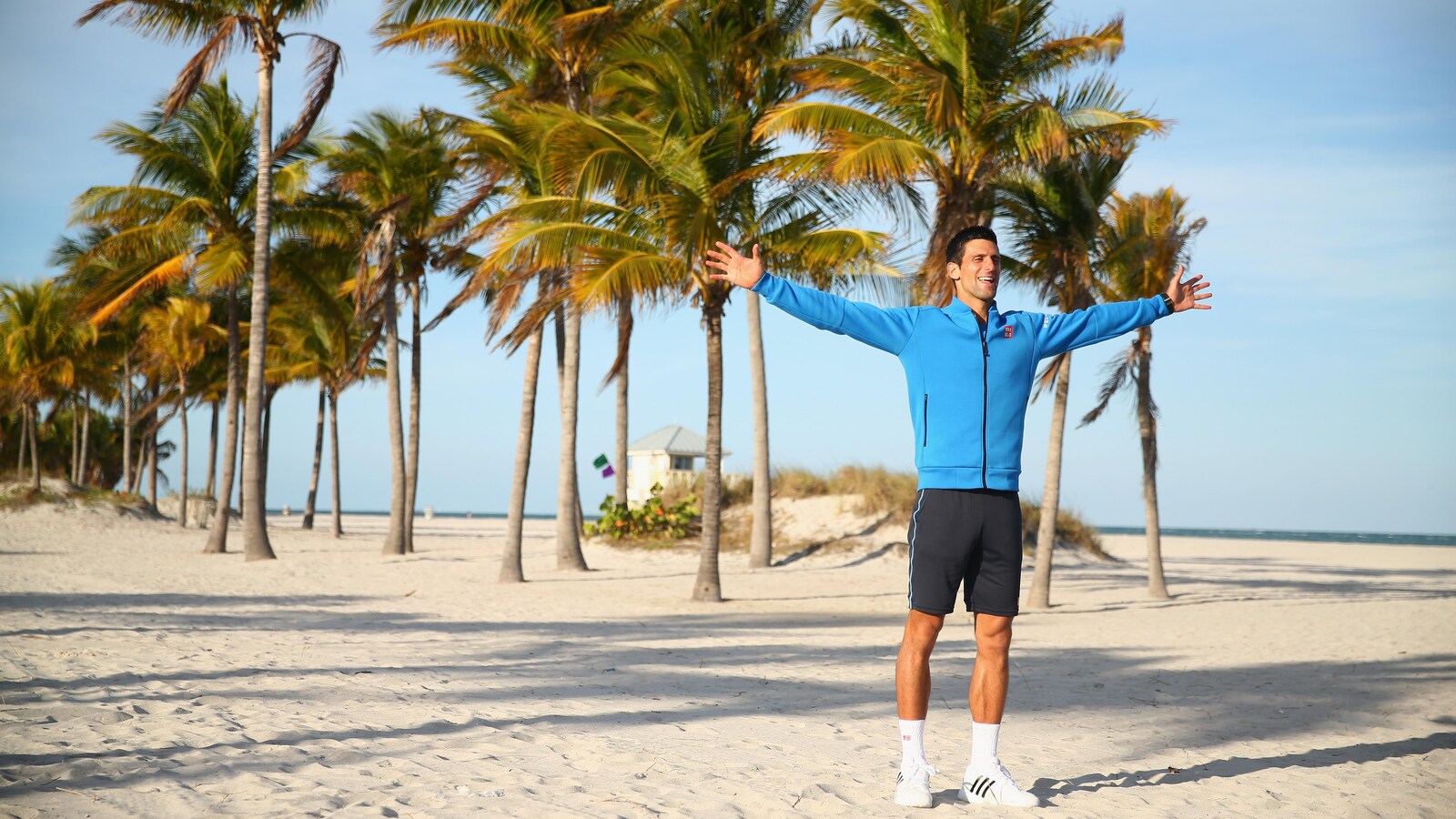 Novak Djokovic pose pour les photographes sur l'île de Key Biscayne.