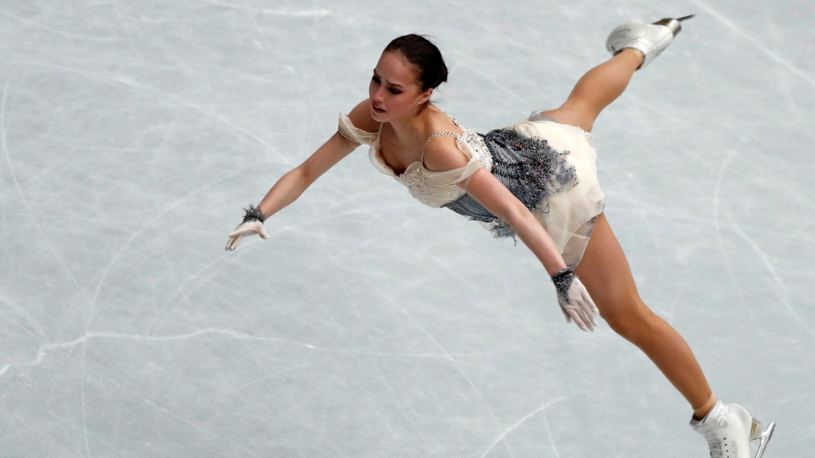 La Russe en action pendant le programme court