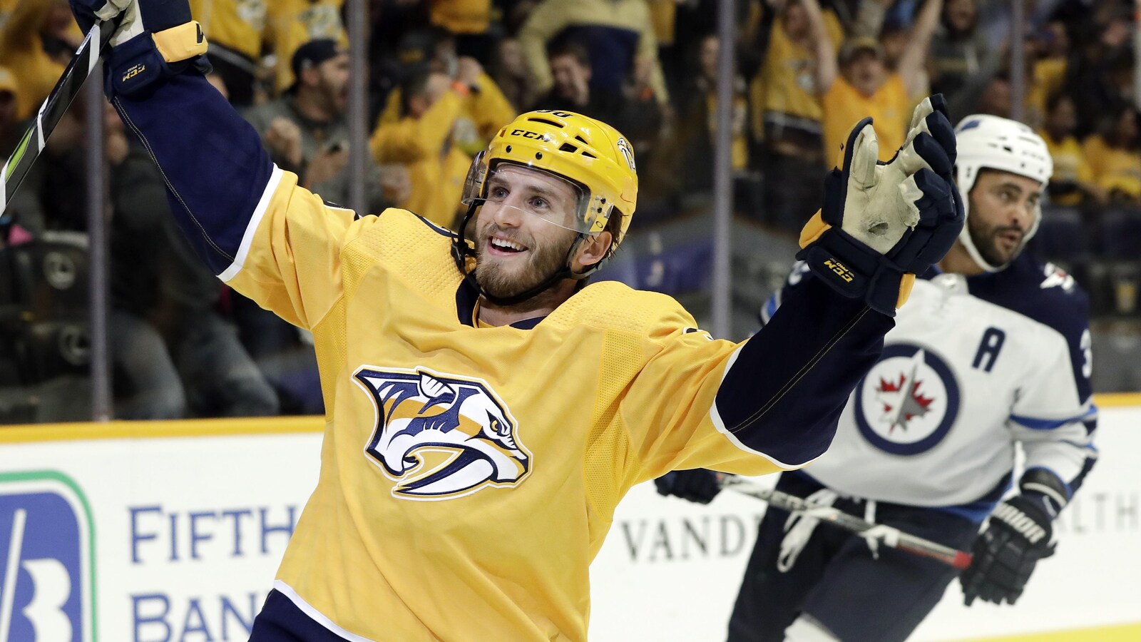 Ryan Hartman des Predators et Dustin Byfuglien des Jets