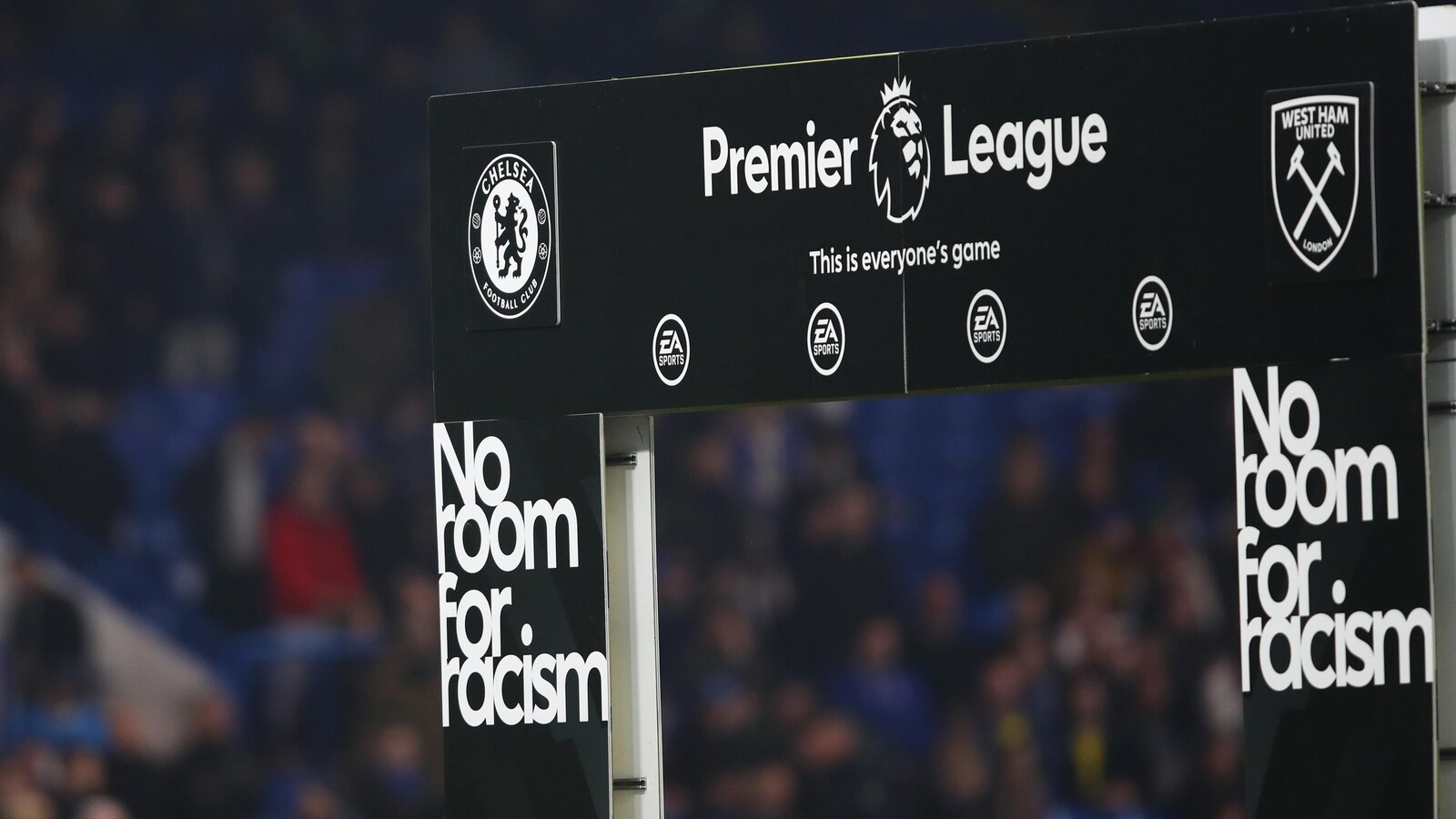 Des propos antisémites ont été tenus par un groupe de supporteurs de West Ham United avant un match de la Premier League anglaise.