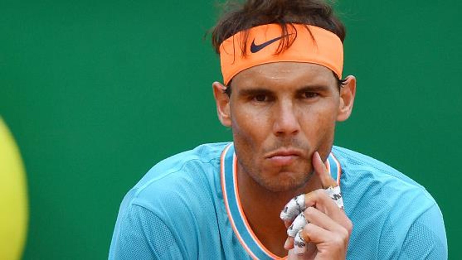 Rafael Nadal, songeur, lors de sa demi-finale du Masters de Monte-Carlo