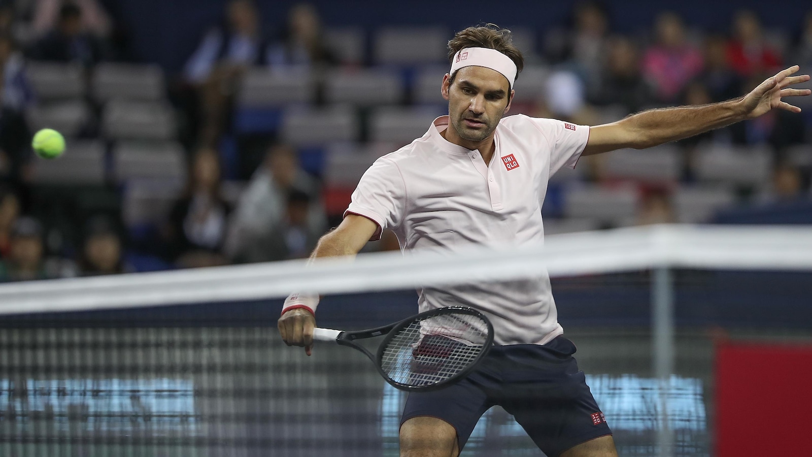 Roger Federer monte au filet