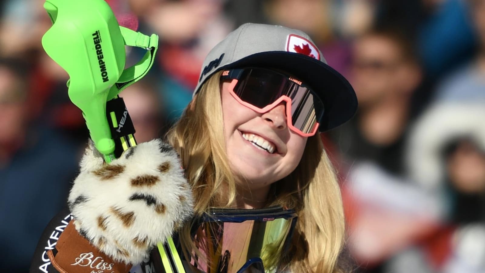 Roni Remme sur le podium après avoir remporté la médaille d'argent du super-combiné de la Coupe du monde de Crans-Montana, en Suisse.