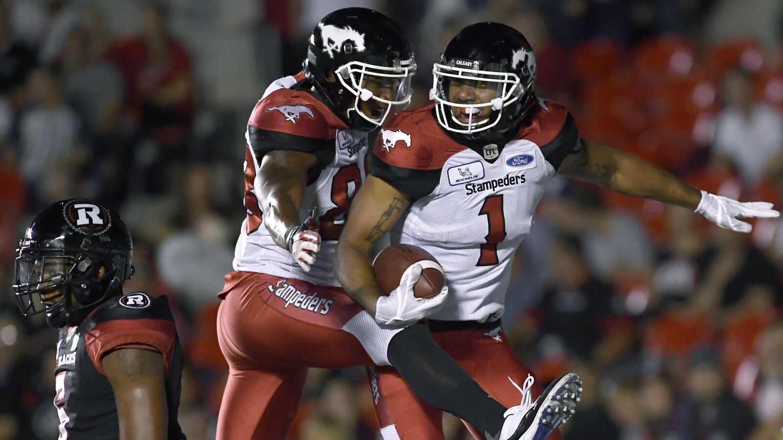 Lemar Durant et Kamar Jorden célèbrent un touché.
