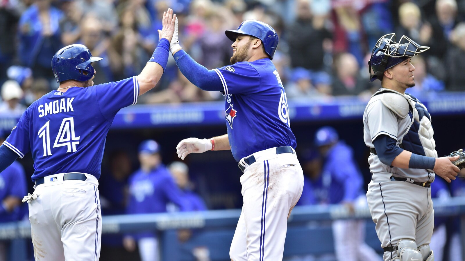 Rowdy Tellez (au centre)