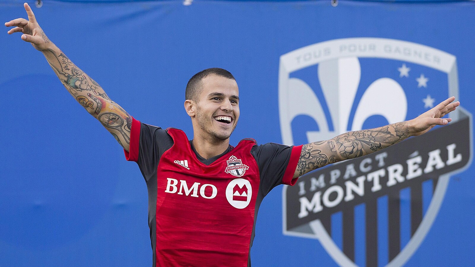 Sebastian Giovinco célèbre un but.