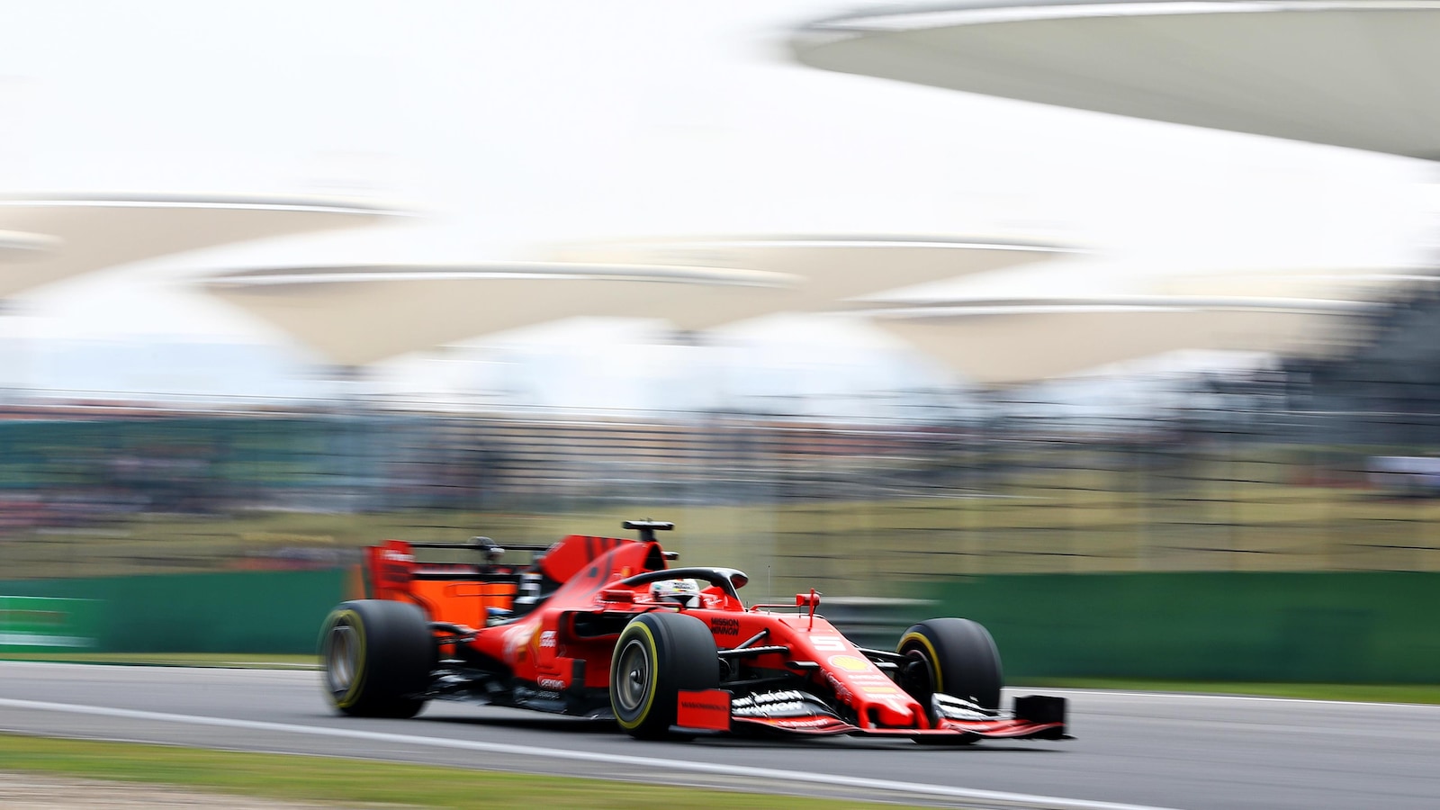 Sebastian Vettel dans sa Ferrari en Chine