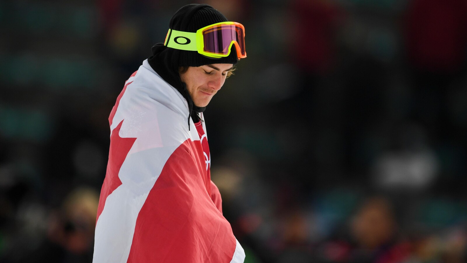Sébastien Toutant drapé du drapeau canadien