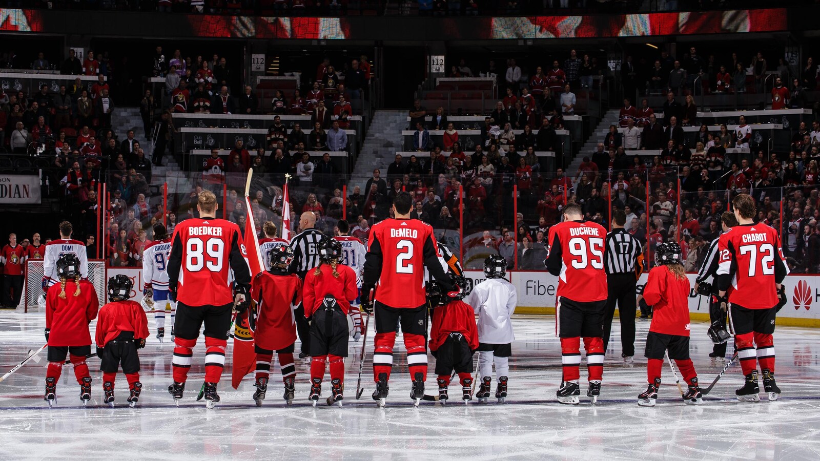 Des joueurs des Sénateurs le 20 octobre, avant un match contre le Canadien.