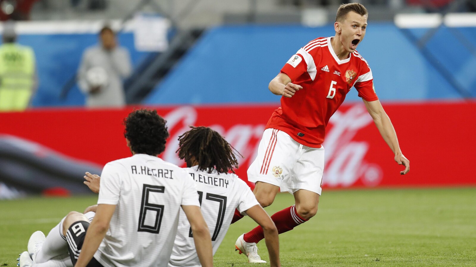 Le Russe Denis Cheryshev (à droite) célèbre son but contre l'Égypte.