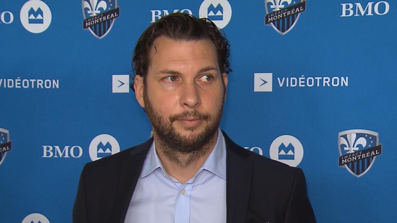 Le directeur technique de l'Impact, Adam Braz, répond aux questions des journalistes.