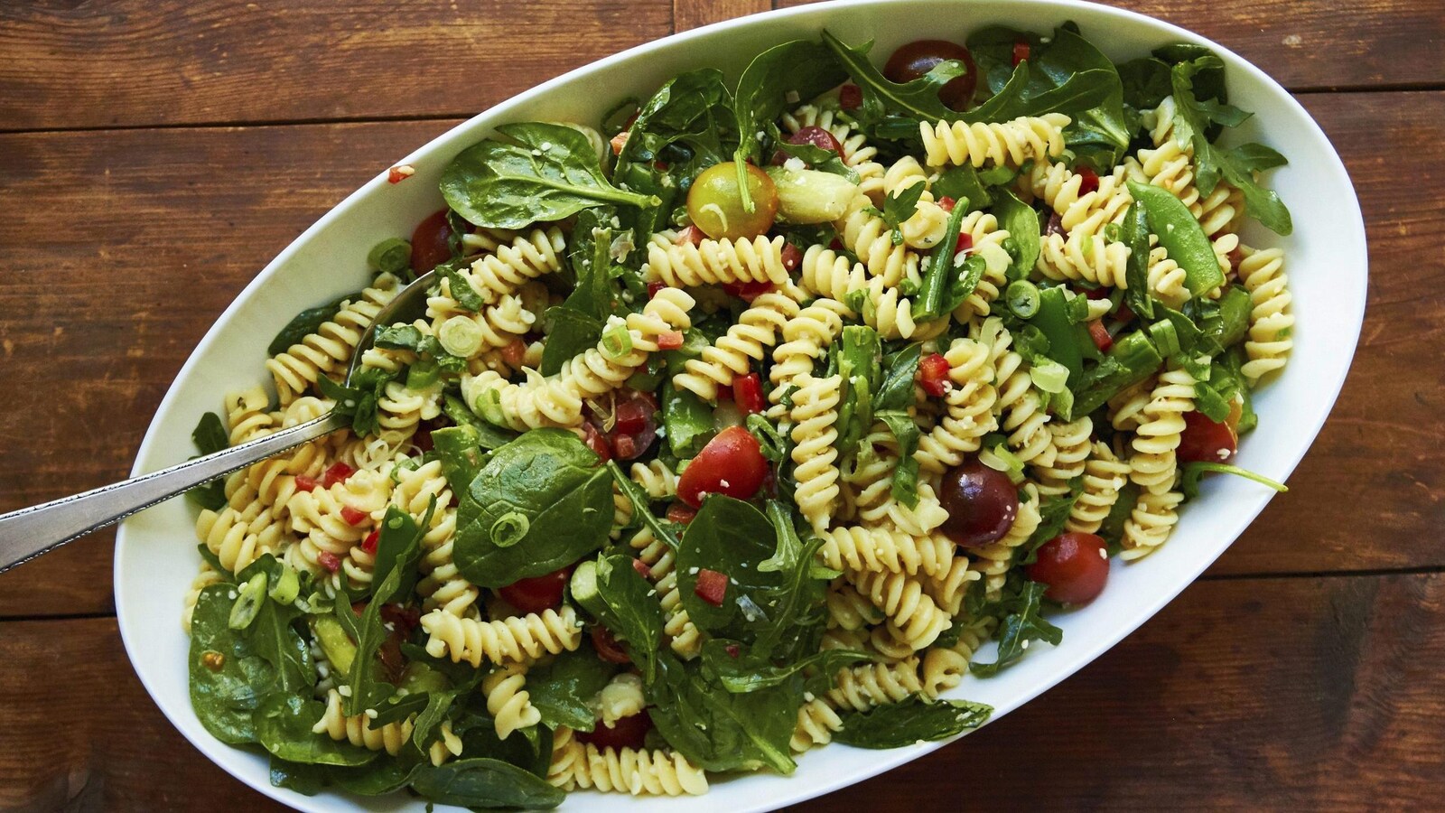 Une salade de pâte végétarienne