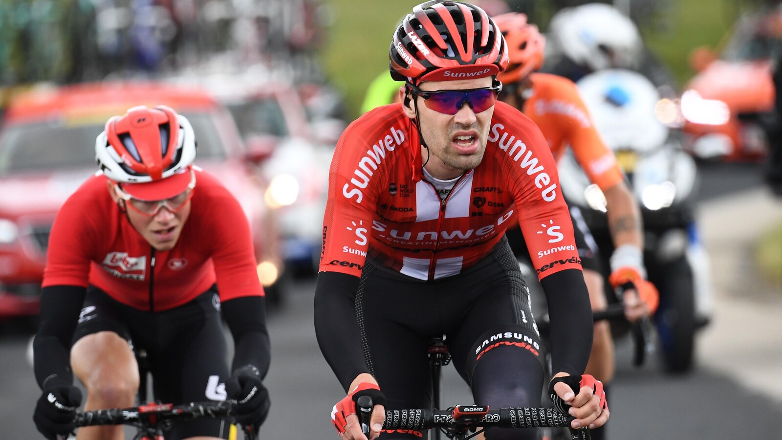 Il est en action pendant la deuxième étape du Critérium du Dauphiné