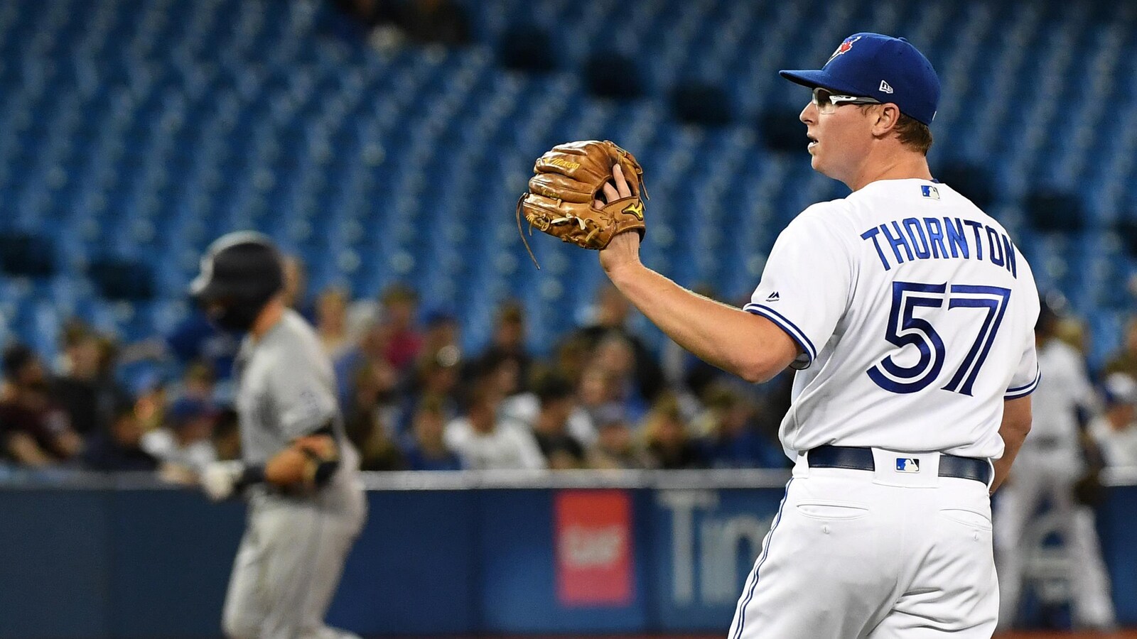 Trent Thornton (à droite) après avoir accordé un coup de circuit à Austin Hedges.