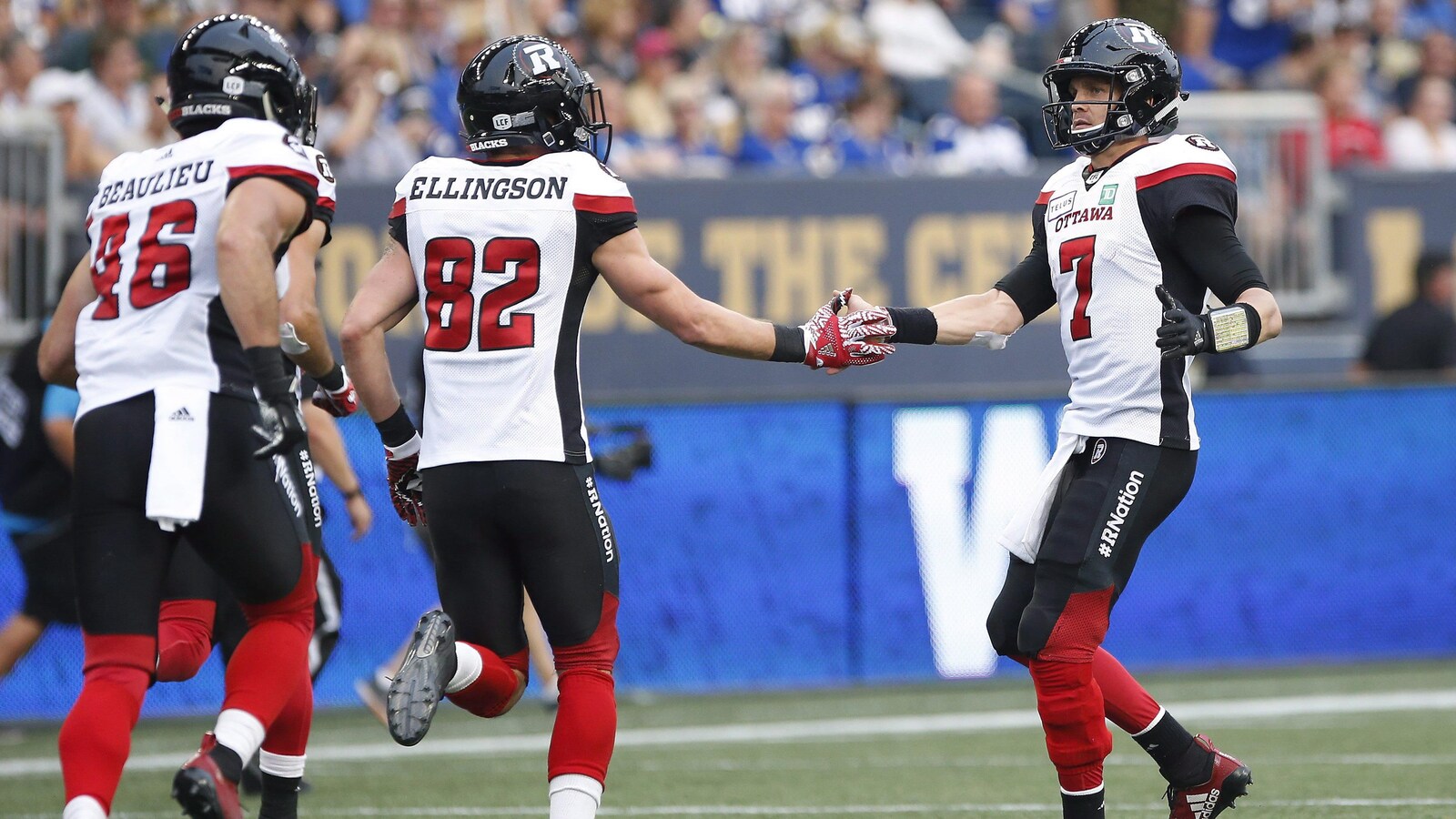 Trevor Harris a réussi 29 de ses 39 passes pour des gains de 361 verges.