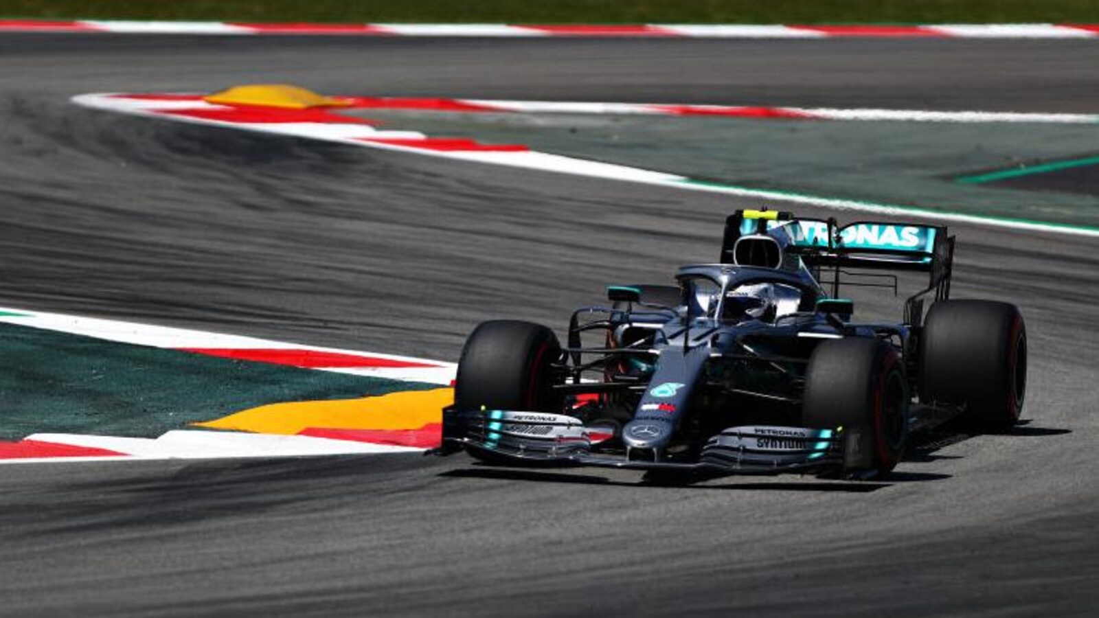 Valtteri Bottas (Mercedes-Benz) sur le circuit Catalunya de Barcelone lors des essais libres du Grand Prix d'Espagne
