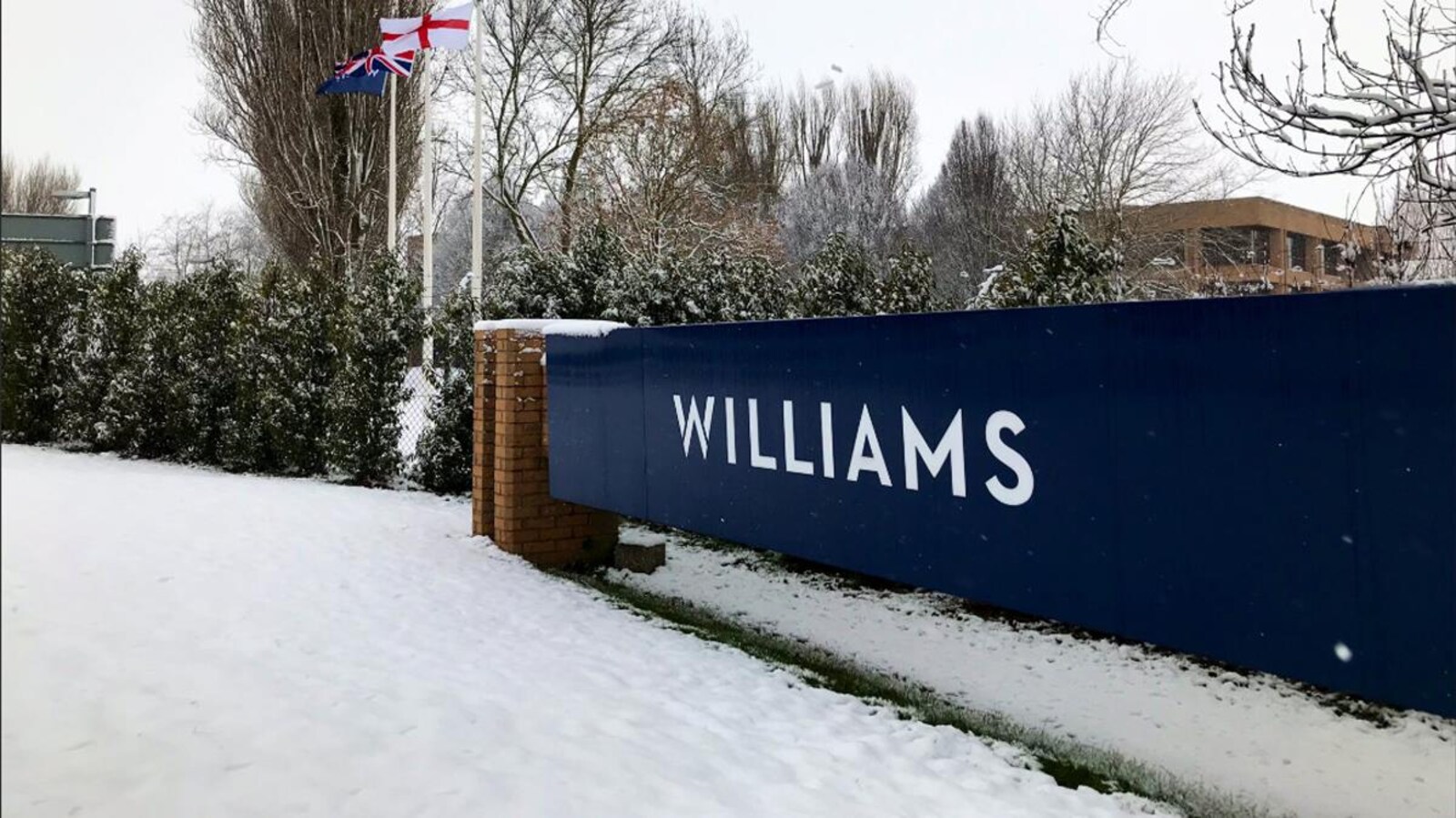 Les installations de Williams à Grove en Angleterre, sous la neige en février 2019