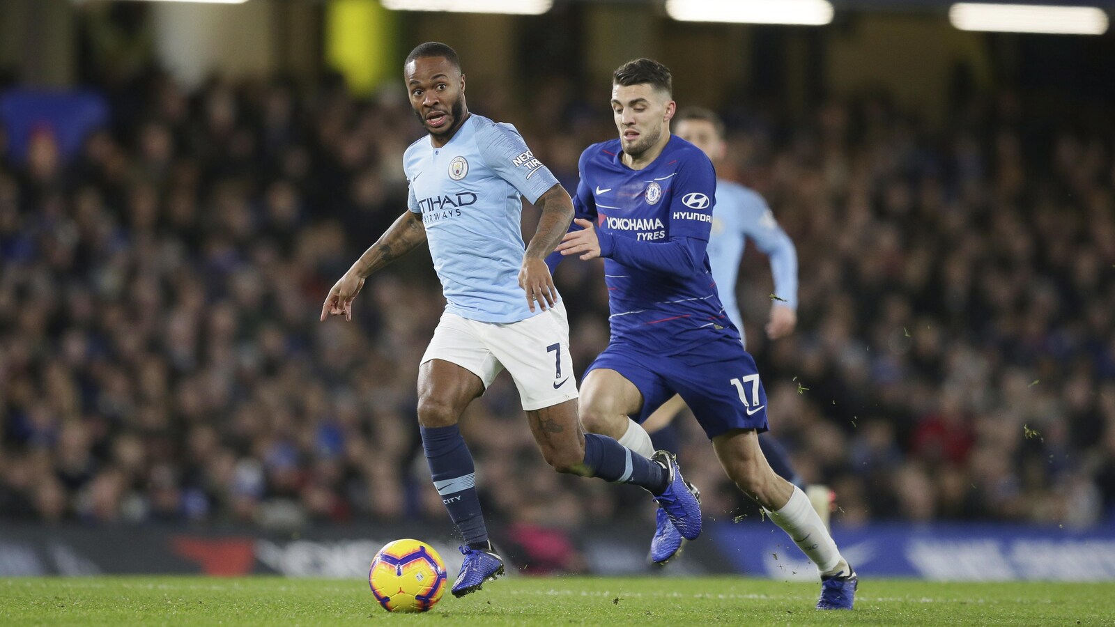 Sterling tente d'échapper à la surveillance de Kovacic durant le match de samedi entre Manchester City et Chelsea.