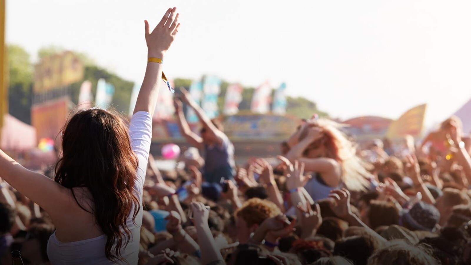 Une foule dans un festival de musique