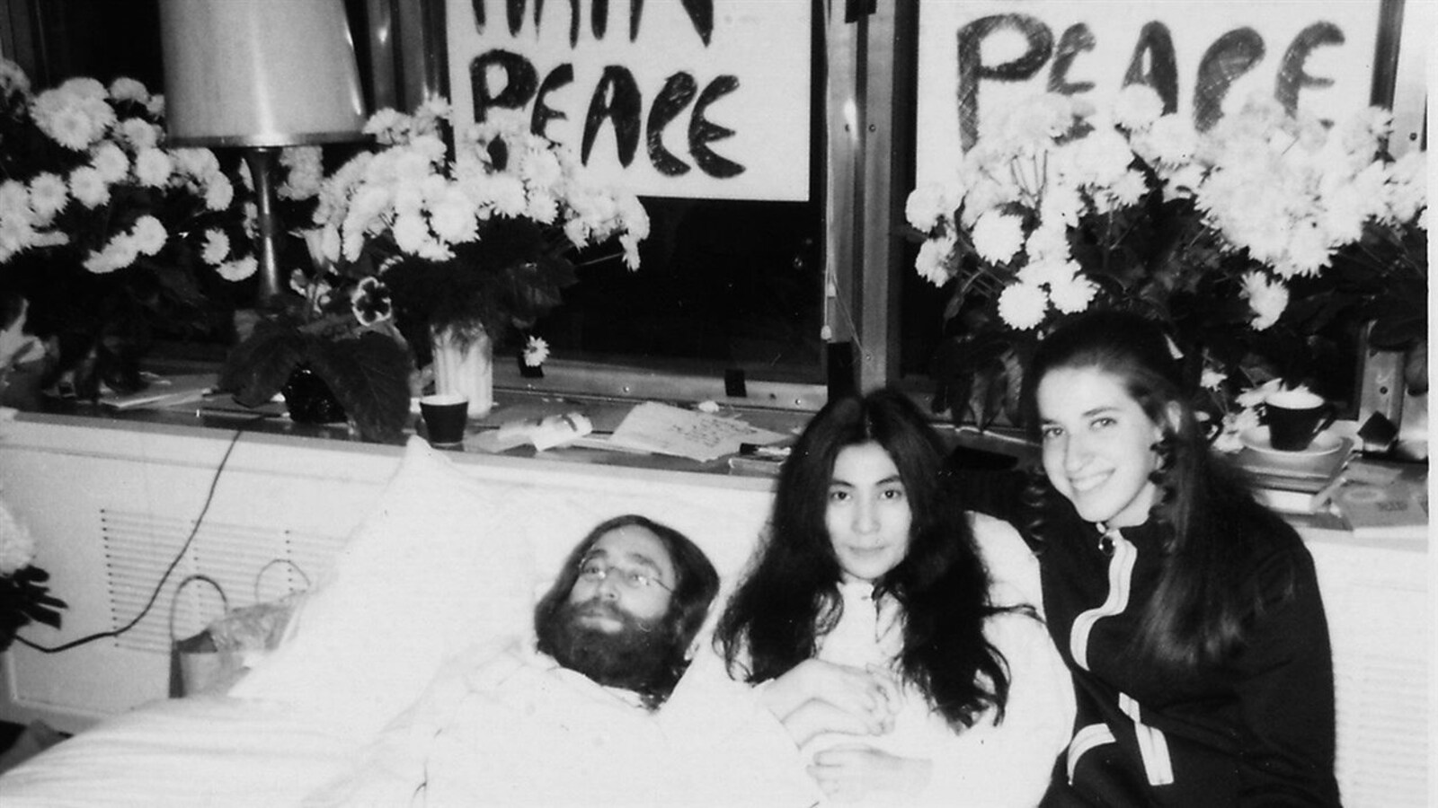 John Lennon et Yoko Ono lors du <em>bed-in</em> au printemps 1969