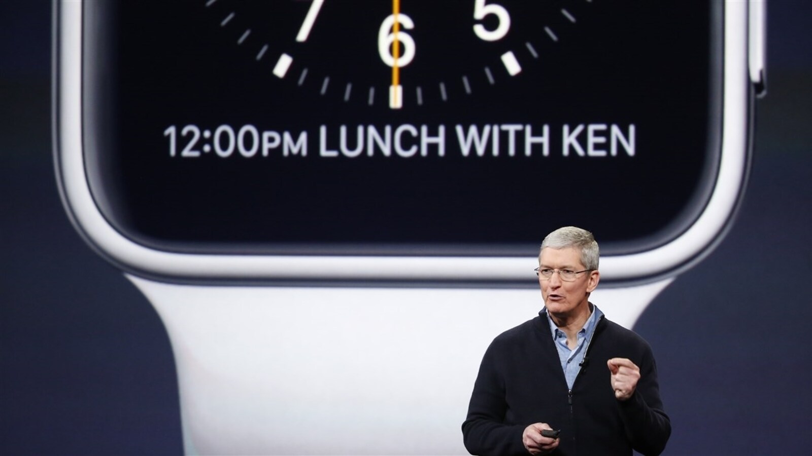 Le PDG d'Apple, Tim Cook, lors du lancement de la montre Apple Watch