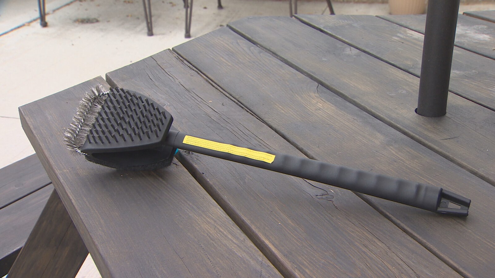 Santé Canada se penche sur les risques des brosses à barbecue en métal