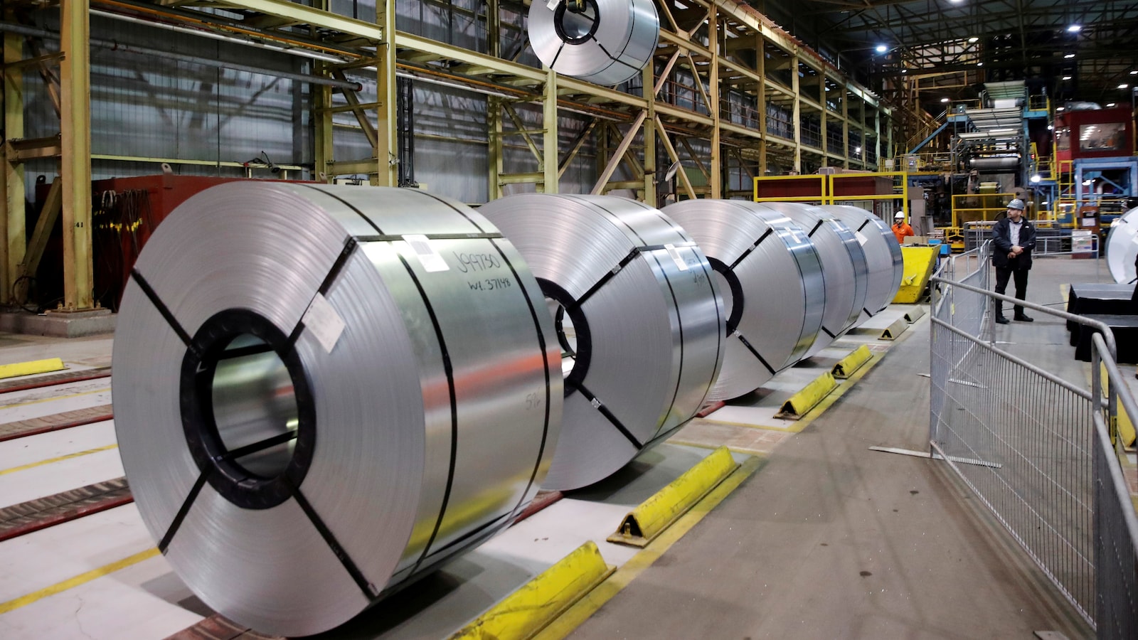 Acier laminé dans l'aciérie ArcelorMittal Dofasco à Hamilton.