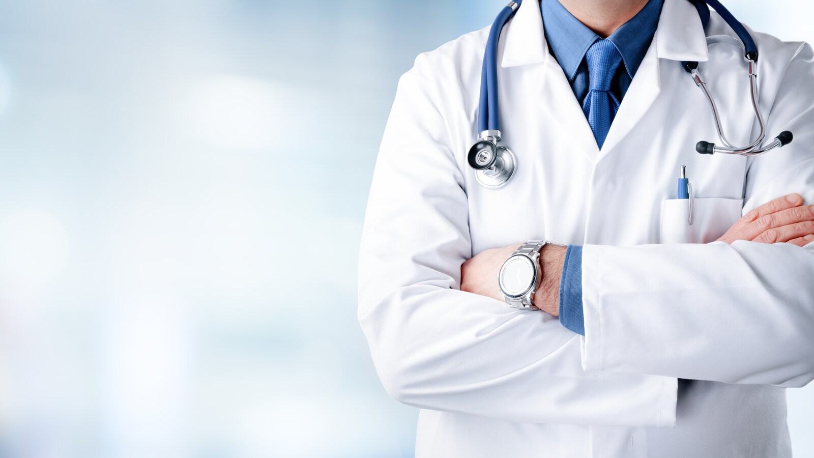 La réflexion au sujet de la privatisation partielle des soins de santé est amorcée depuis une vingtaine d'années au pays.