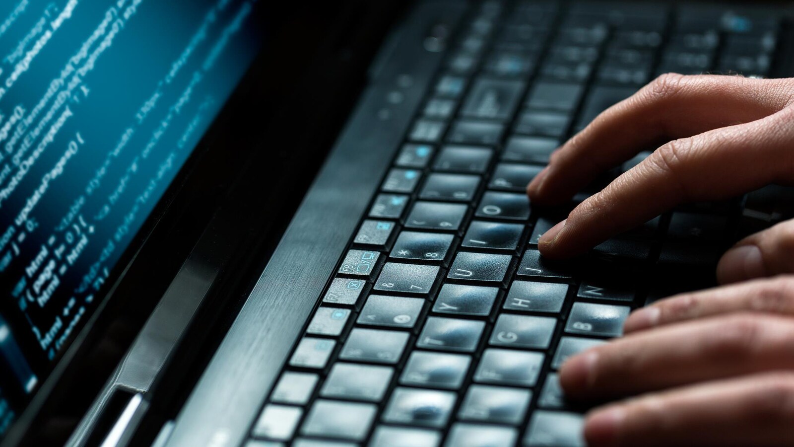 Un pirate informatique à l'œuvre