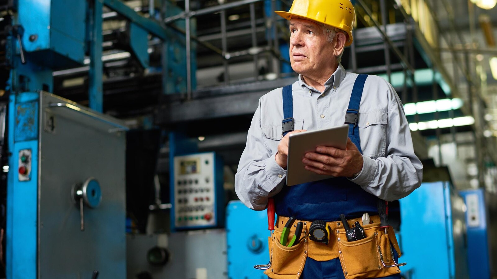 Un travailleur dans une usine