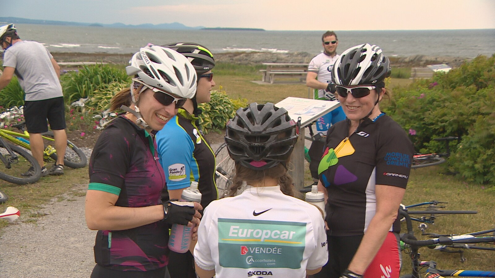 Des cyclistes féminines à Pointe-au-Père.