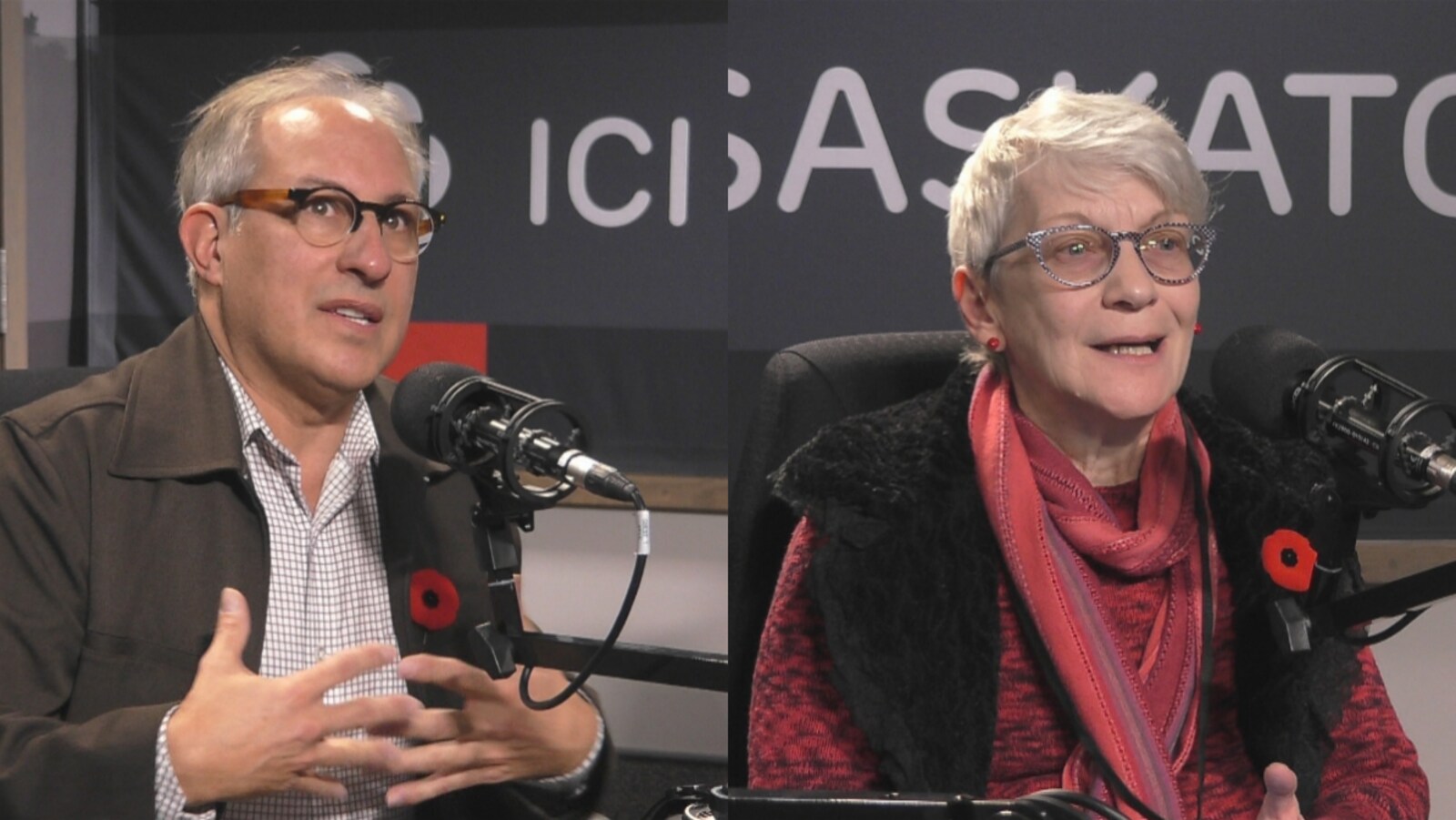 Gilles Groleau et Francine Proulx-Kenzle dans le studio de radio de l'émission Point du jour.