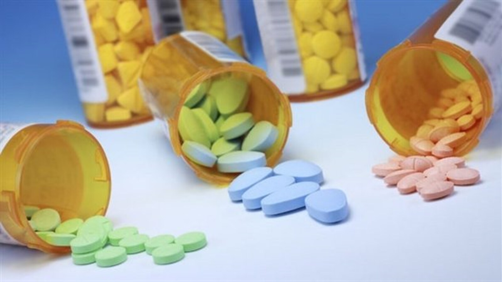 Des bouteilles de comprimés.