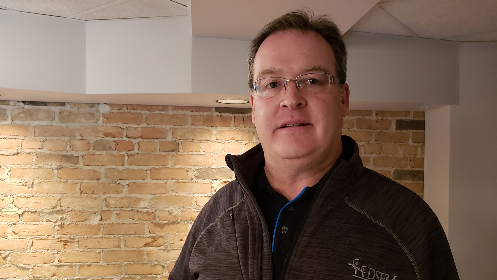 Michel Simard est venu en studio parler de ses priorités pour la Division scolaire franco-manitobaine.