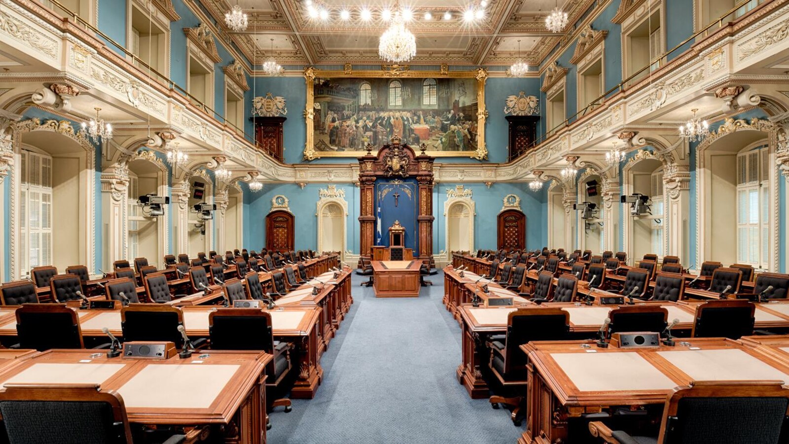 Le salon bleu de l'Assemblée nationale, vide.