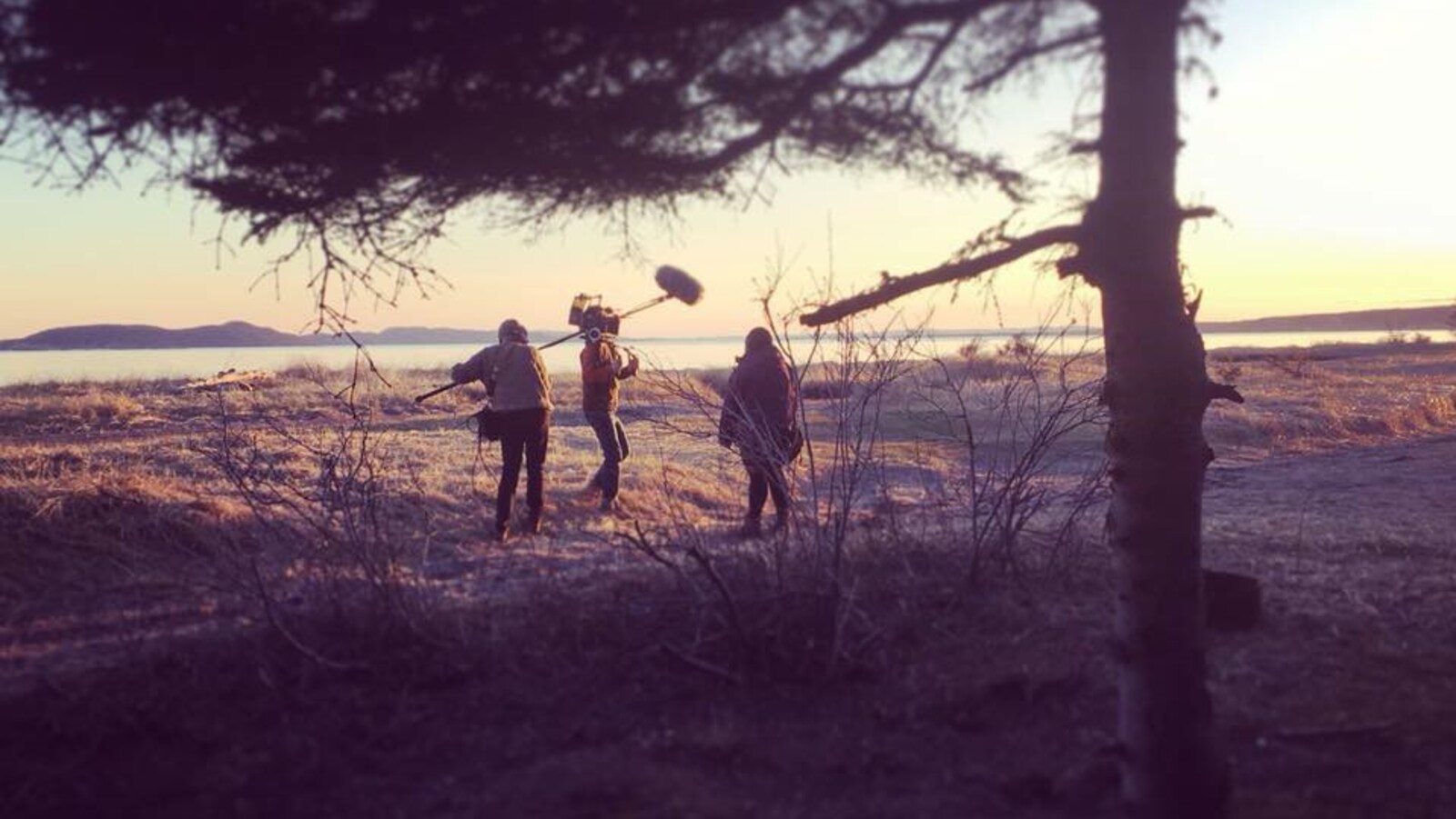 Une scène de tournage sur le bord de la mer