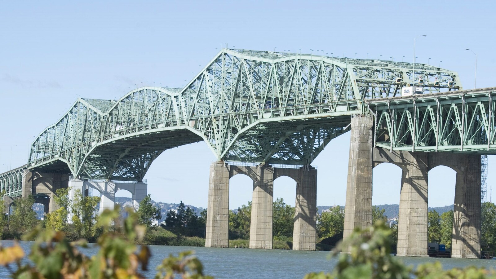 Le pont Champlain, vu de Brossard