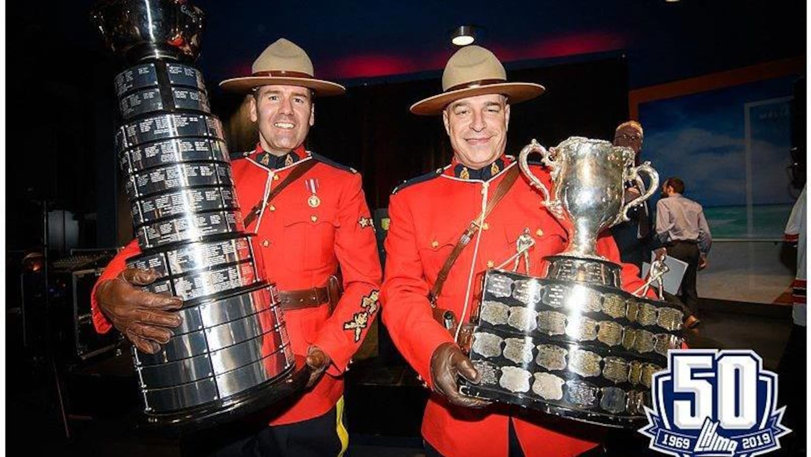 Photo de la tournée 50 ans de la Ligue de Hockey Junior Majeur du Québec qui s'est arrêté au centre vidéotron à Québec.
