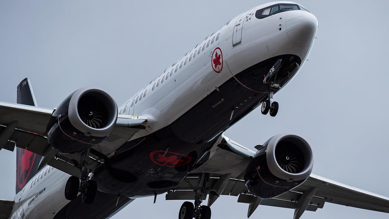 Un vol d'Air Canada atterrit d'urgence à Hawaï: une trentaine de blessés Un vol d'Air Canada atterrit d'urgence à Hawaï: une trentaine de blessés